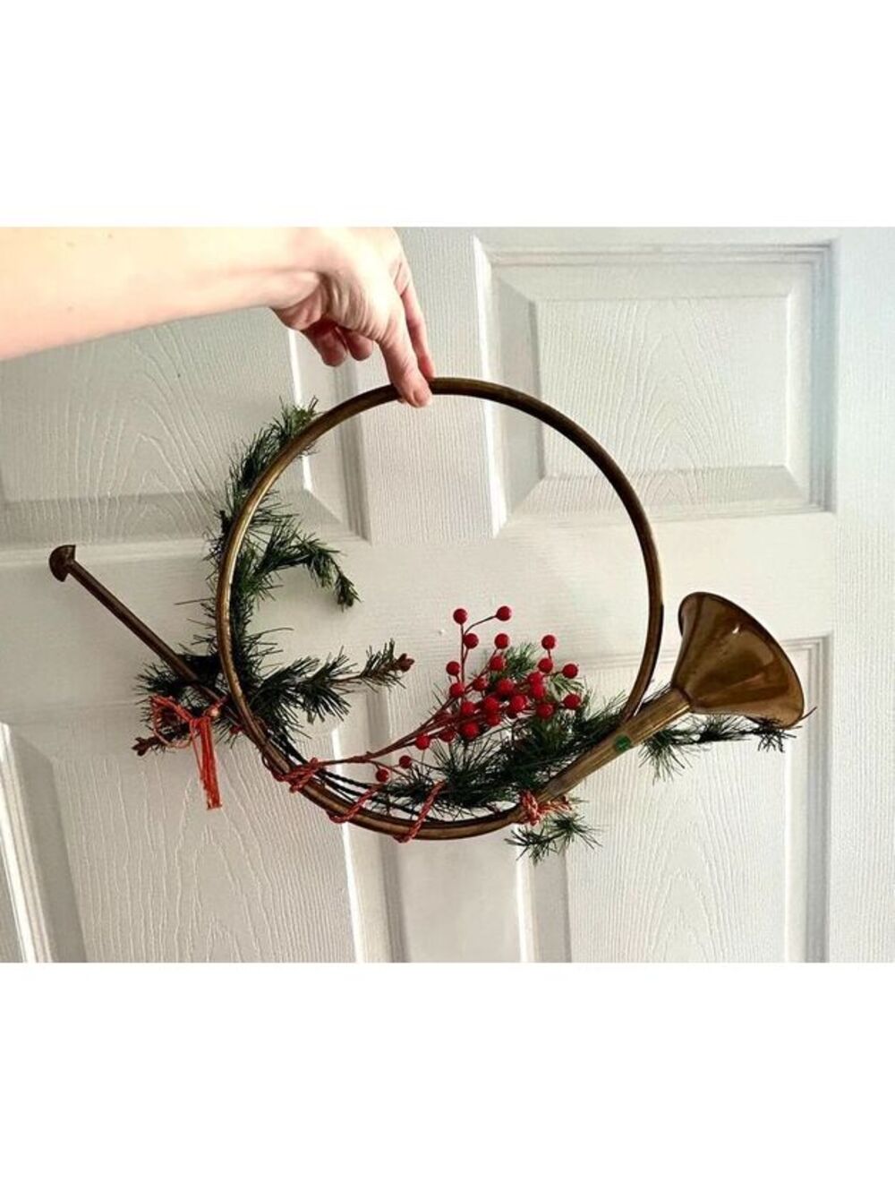 Vintage Brass Hunting Horn Christmas Wreath Evergreen Berry Holiday Decor